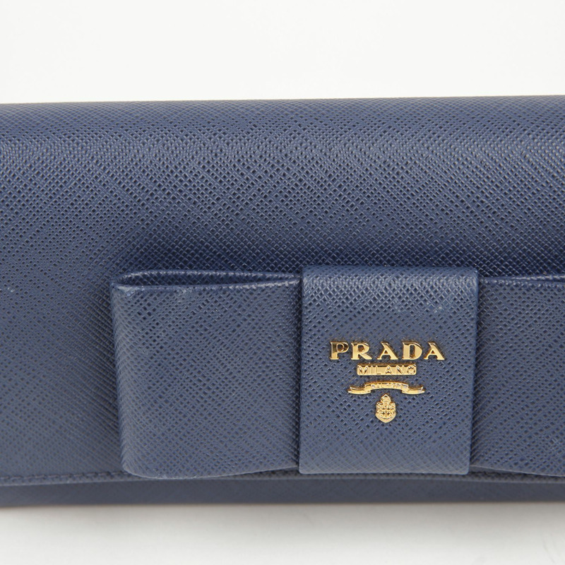 PRADA 藍色 Saffiano 皮革絲帶細部長版皮夾-4