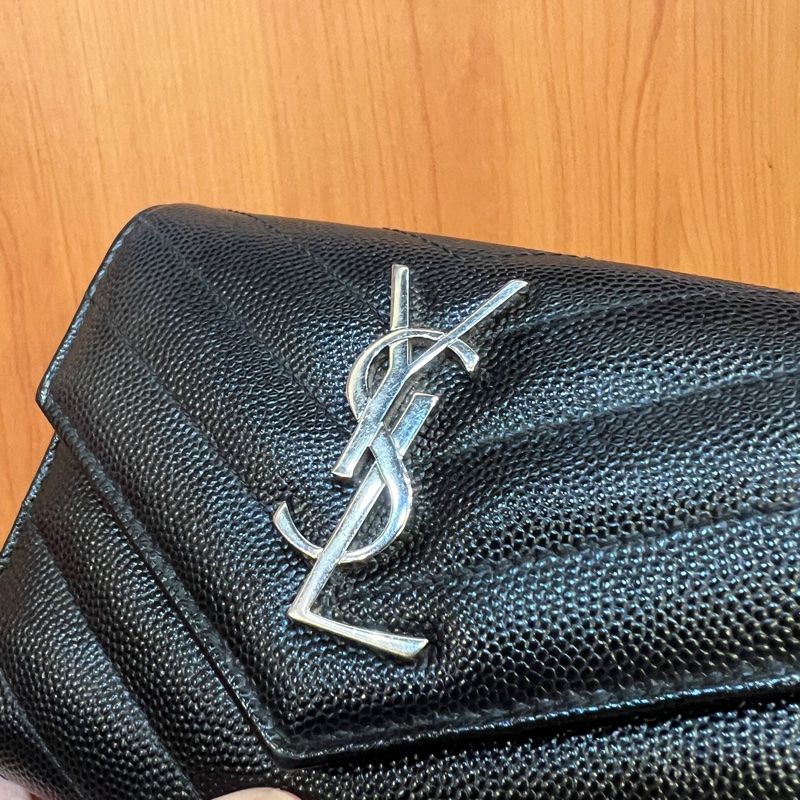 YSL 黑荔枝皮銀釦三折短夾-1