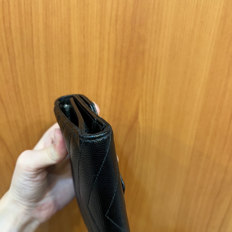 YSL 黑荔枝皮銀釦三折短夾-7