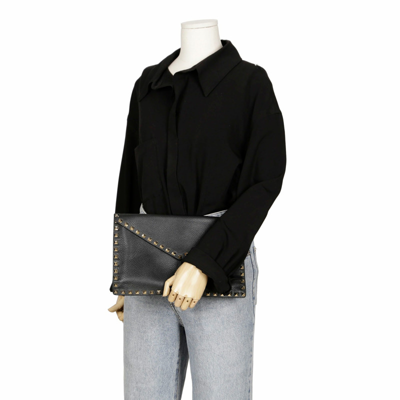 VALENTINO Rockstud 信封手拿包-12
