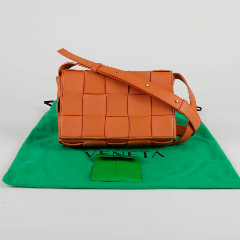 BOTTEGA VENETA 經典卡式斜背包-0