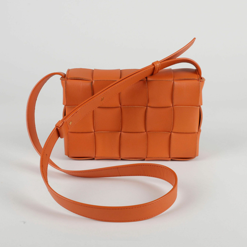 BOTTEGA VENETA 經典卡式斜背包-2