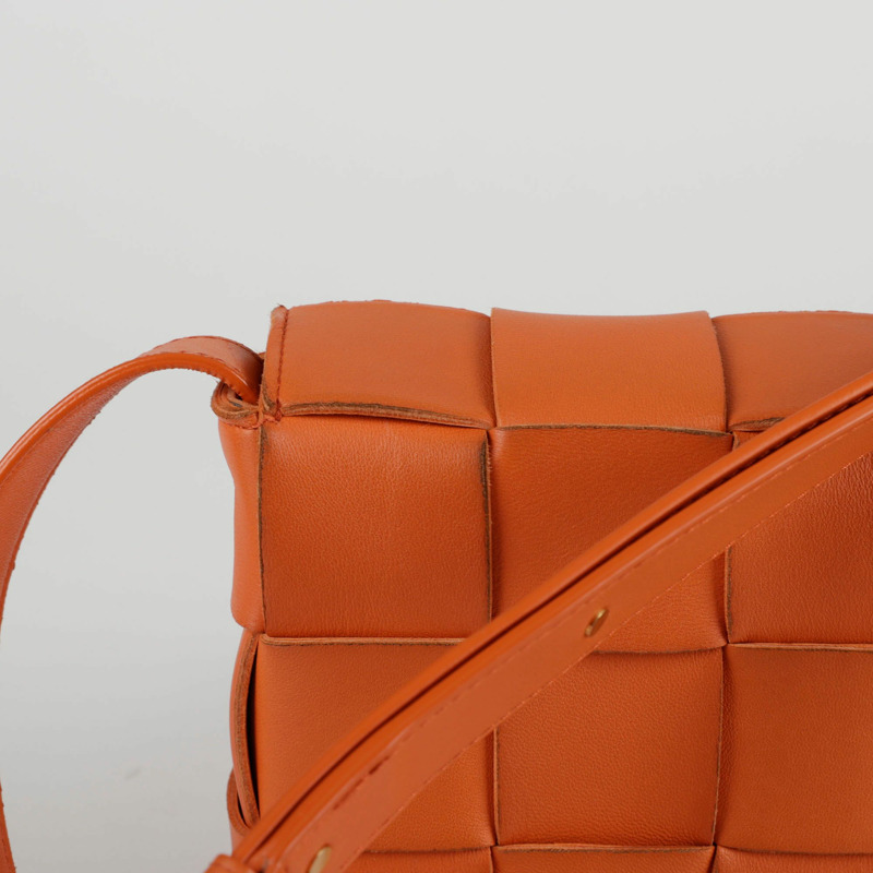 BOTTEGA VENETA 經典卡式斜背包-3