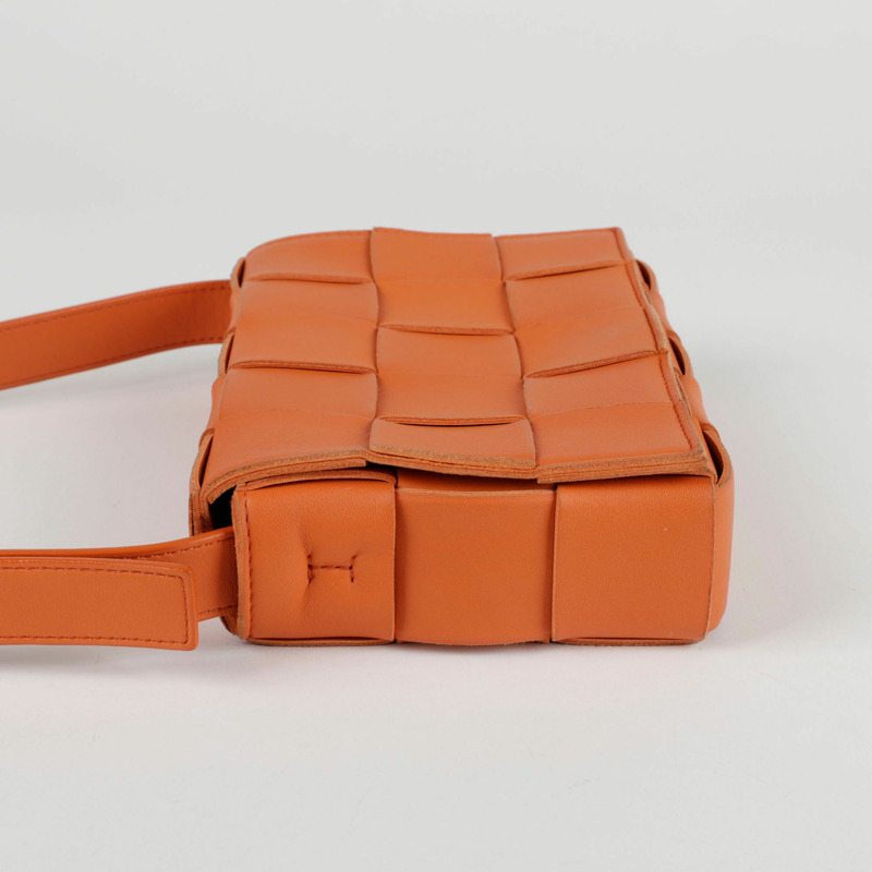 BOTTEGA VENETA 經典卡式斜背包-5