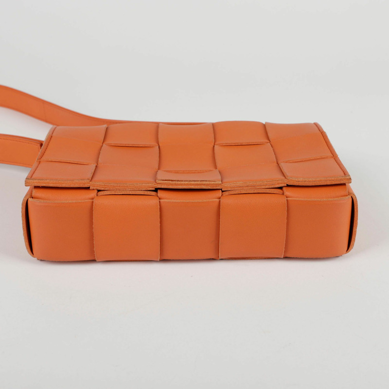BOTTEGA VENETA 經典卡式斜背包-7