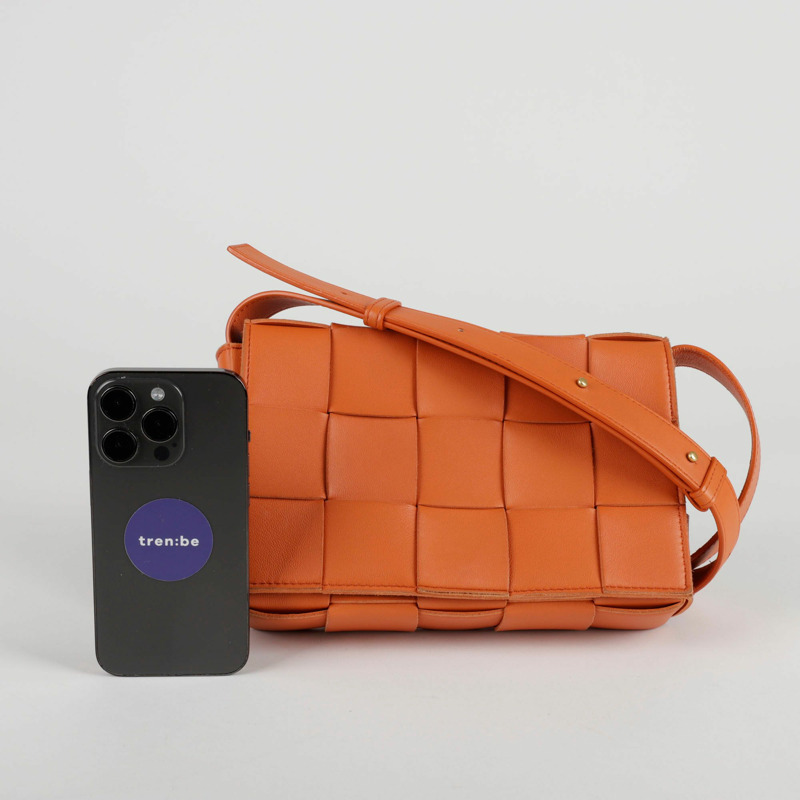 BOTTEGA VENETA 經典卡式斜背包-9