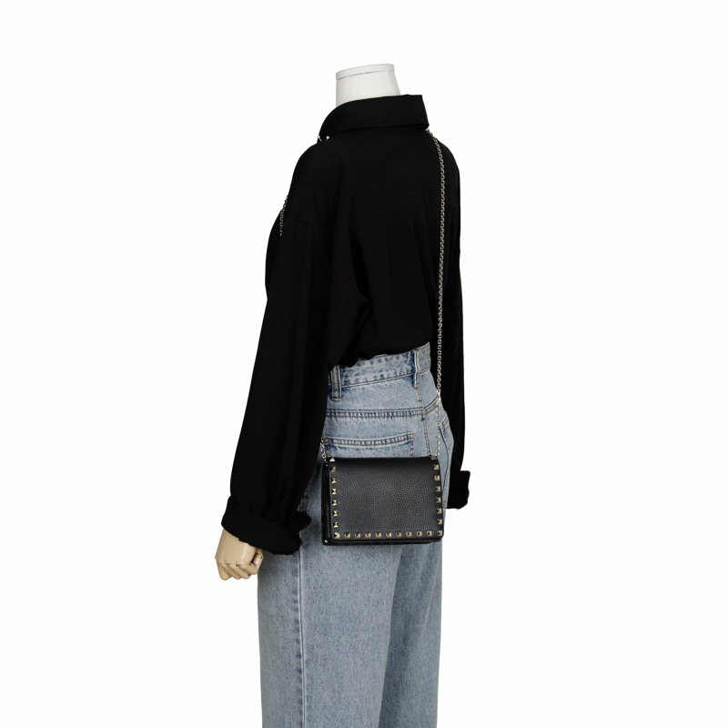 VALENTINO Rockstud 迷你鏈肩斜背包 0249-10
