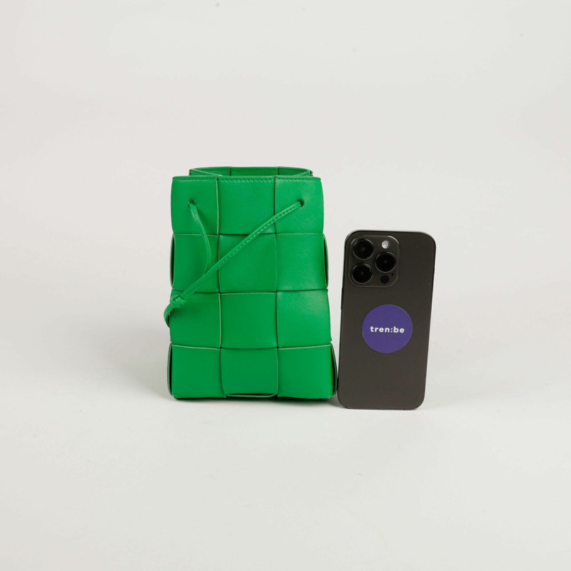 BOTTEGA VENETA 小號 Parquet Intrecciato Cassette 水桶斜背包-15