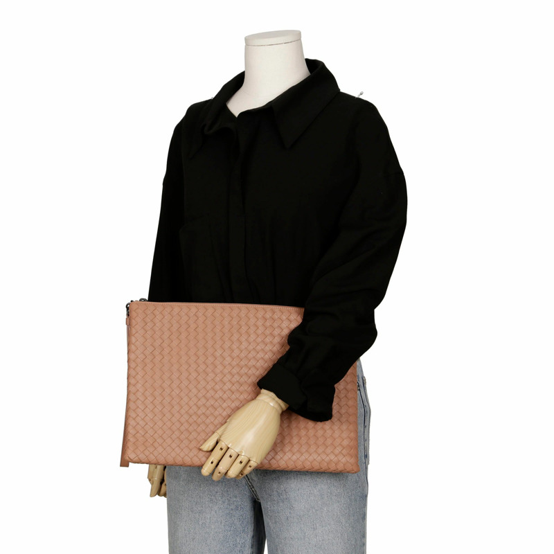 BOTTEGA VENETA Intrecciato 帶狀手拿包-15