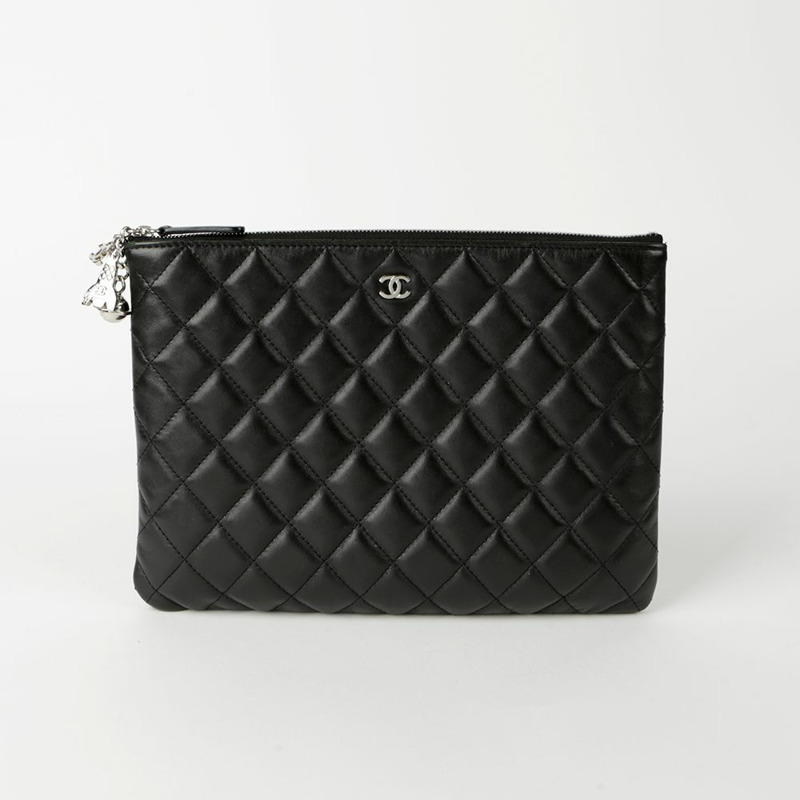 CHANEL 全新中型 CC 標誌手拿包-1