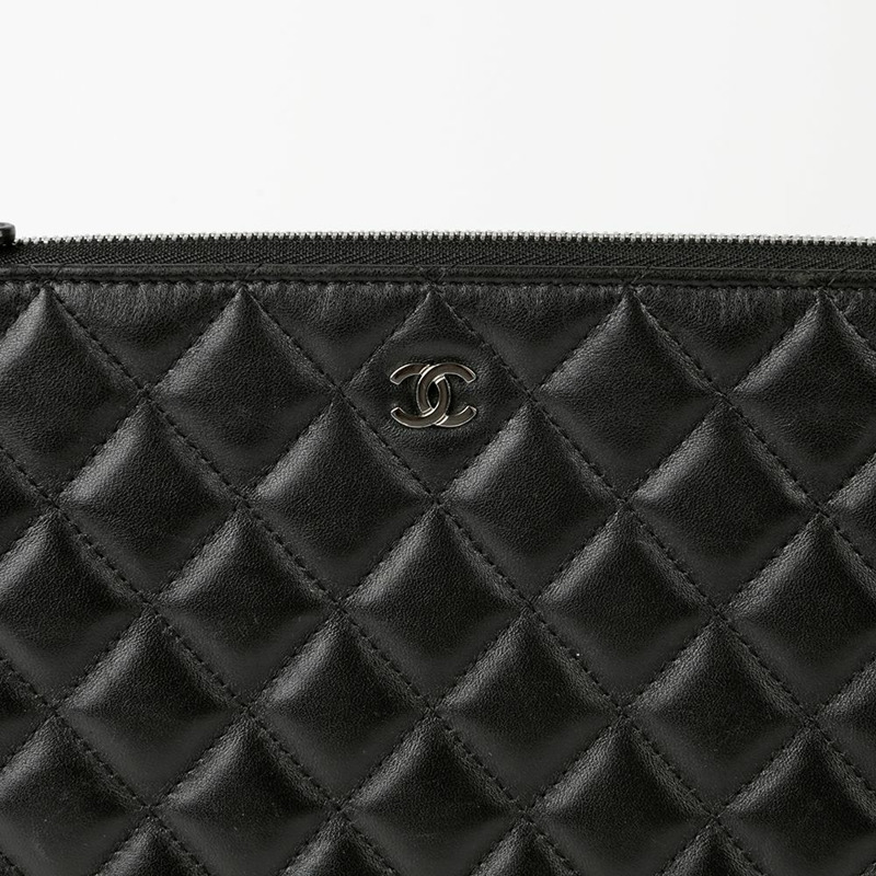 CHANEL 全新中型 CC 標誌手拿包-2