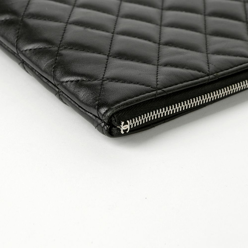 CHANEL 全新中型 CC 標誌手拿包-9