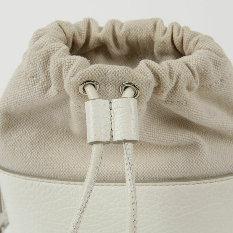 MAISON MARGIELA 微型白色皮革 5AC 水桶斜背包-2