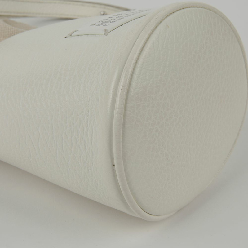 MAISON MARGIELA 微型白色皮革 5AC 水桶斜背包-10