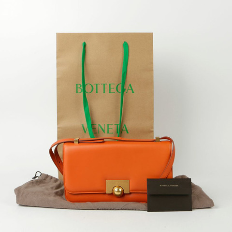 BOTTEGA VENETA 經典圓肩斜背包