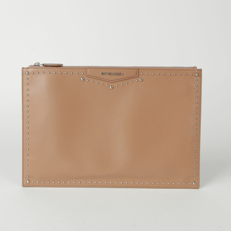 GIVENCHY Antigona 大號鉚釘手拿包 06822450-1