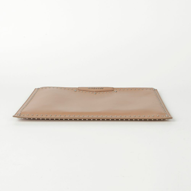 GIVENCHY Antigona 大號鉚釘手拿包 06822450-5