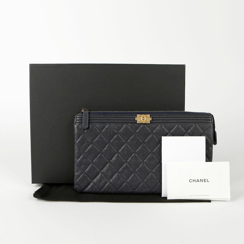 CHANEL Caviar Skin Boy 雙口袋手拿包-0