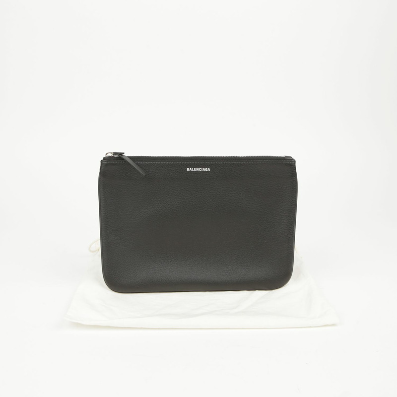 BALENCIAGA 黑色皮革日常手拿包-0