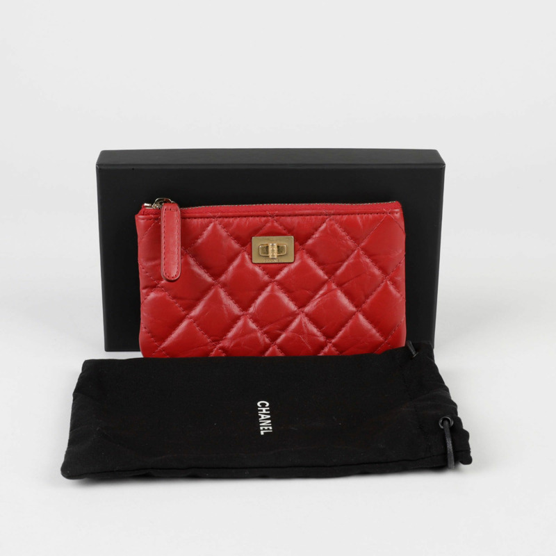 CHANEL 2.55 小牛皮迷你手拿包-0