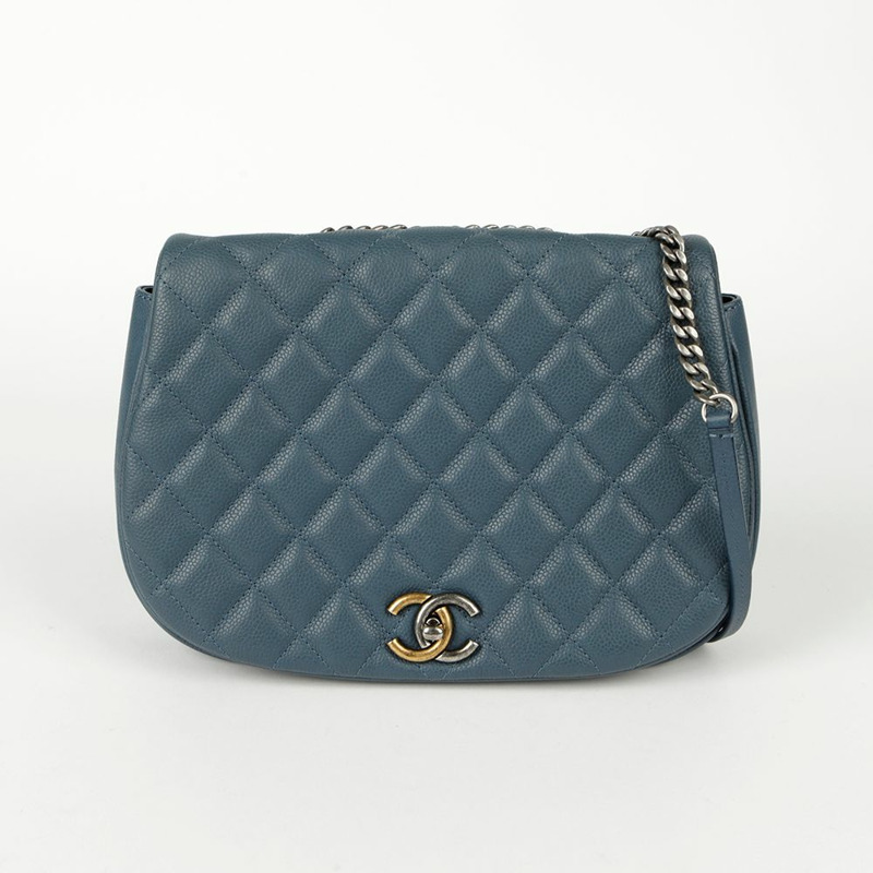 CHANEL 魚子醬皮瓣郵差單肩斜背包-1