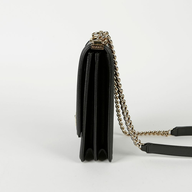 CHANEL Caviar Boy North South 翻蓋單肩斜背包-3
