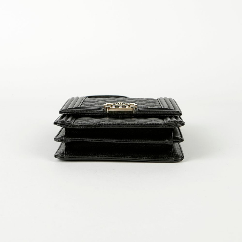 CHANEL Caviar Boy North South 翻蓋單肩斜背包-4