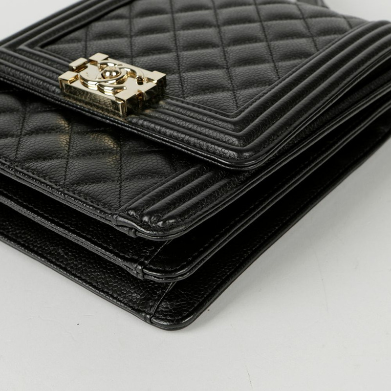 CHANEL Caviar Boy North South 翻蓋單肩斜背包-5