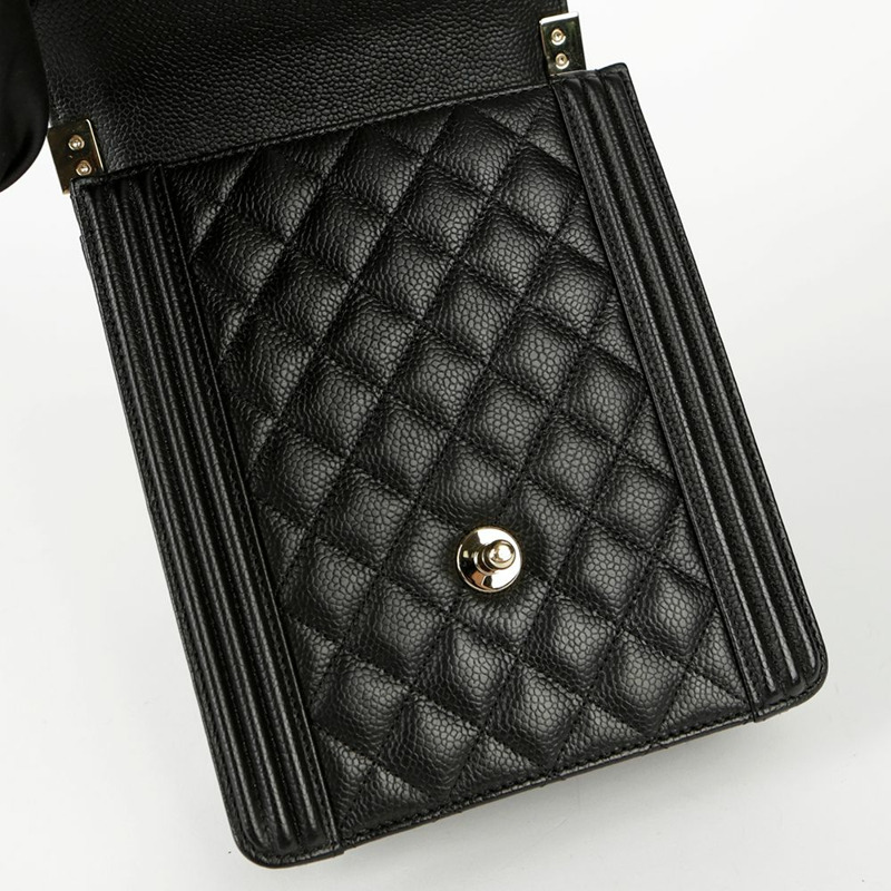 CHANEL Caviar Boy North South 翻蓋單肩斜背包-10