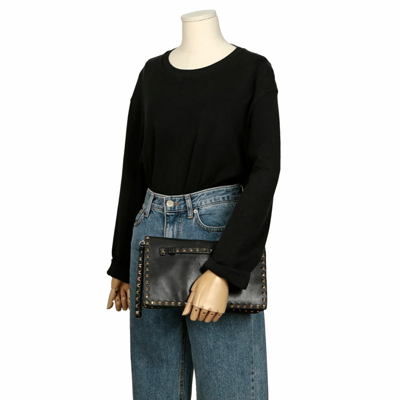 VALENTINO Rockstud 肩帶手拿包-23