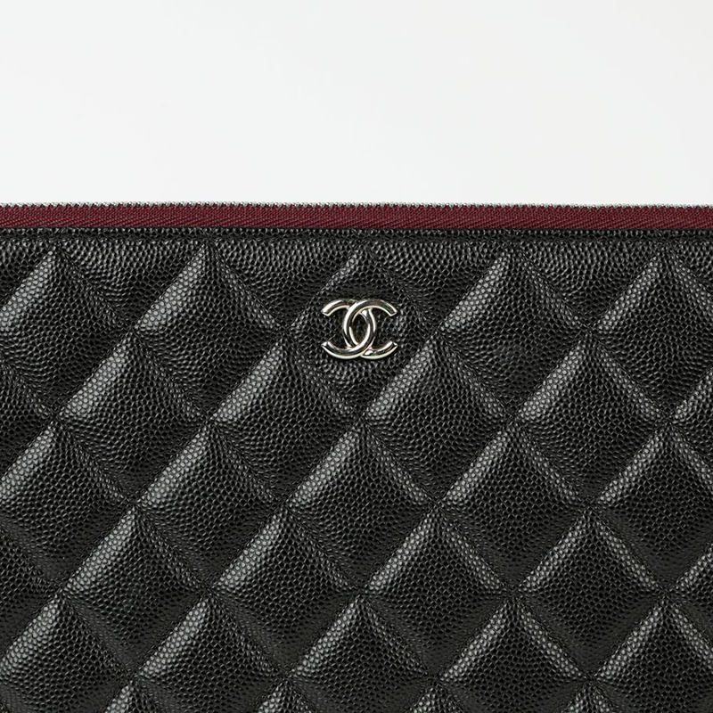 CHANEL Caviar Skin 經典新款中型手拿包 A82545-2