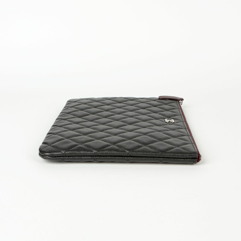 CHANEL Caviar Skin 經典新款中型手拿包 A82545-4