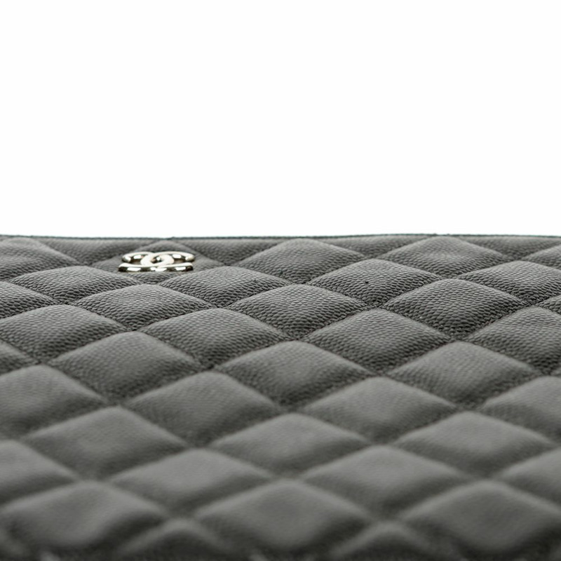 CHANEL Caviar Skin 經典新款中型手拿包 A82545-8
