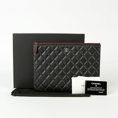 CHANEL 魚子醬紋經典新款中型手拿包 A82545