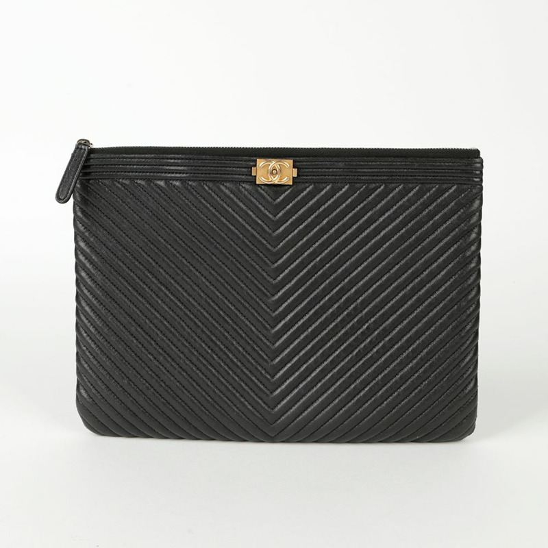 CHANEL Chevron Boy 新款中型手拿包 A84406-1