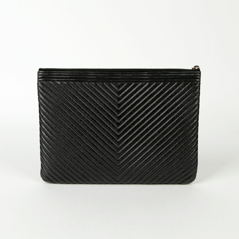 CHANEL Chevron Boy 新款中型手拿包 A84406-3