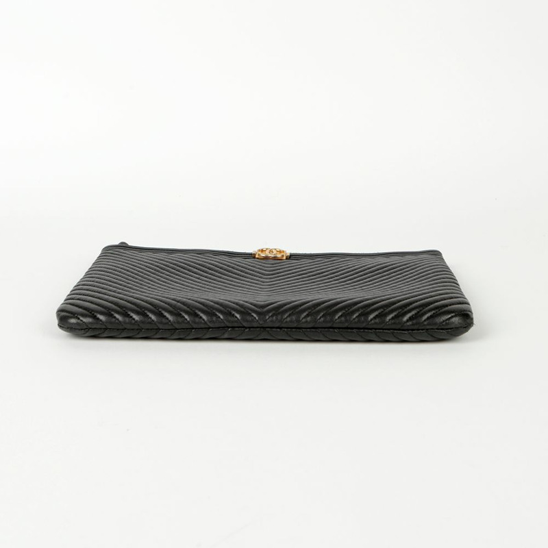 CHANEL Chevron Boy 新款中型手拿包 A84406-5