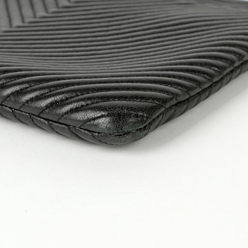 CHANEL Chevron Boy 新款中型手拿包 A84406-6
