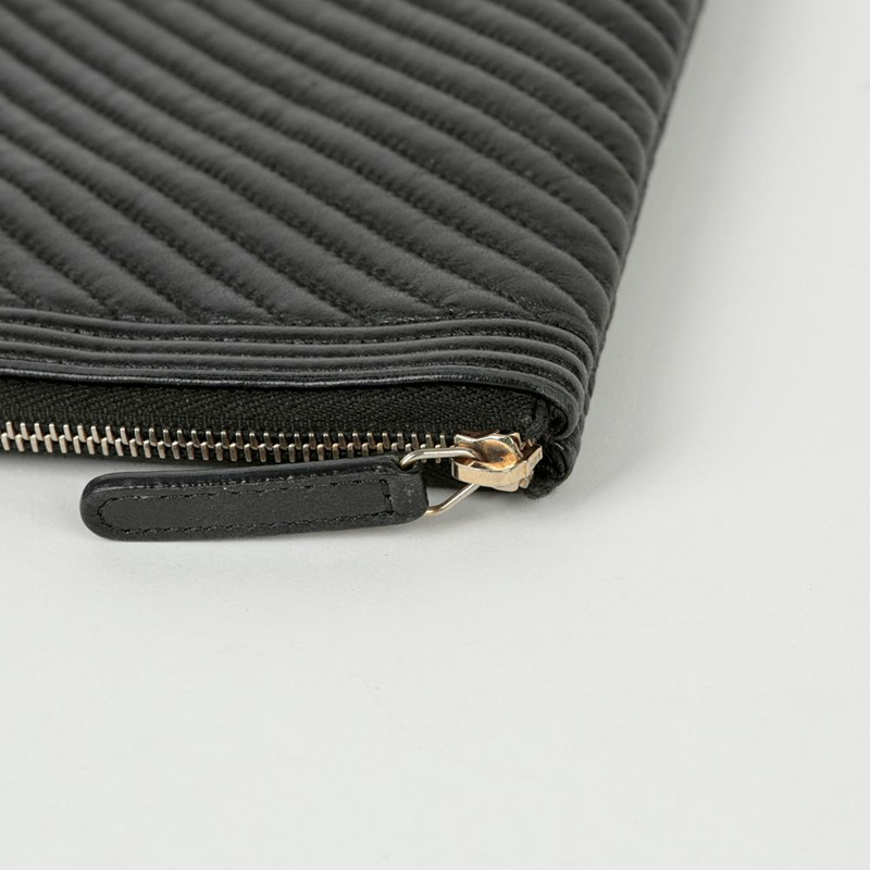 CHANEL Chevron Boy 新款中型手拿包 A84406-8