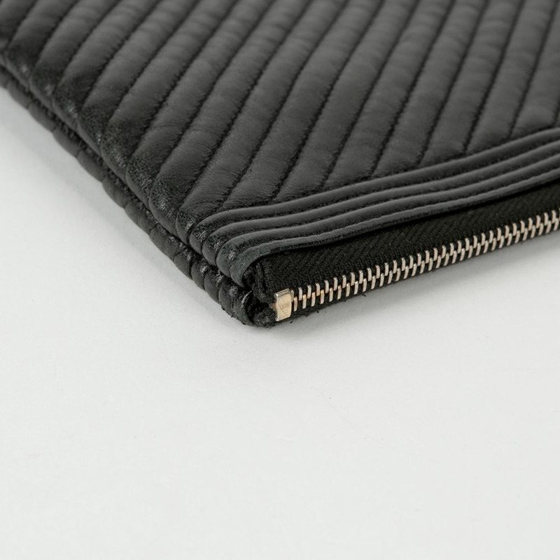 CHANEL Chevron Boy 新款中型手拿包 A84406-9