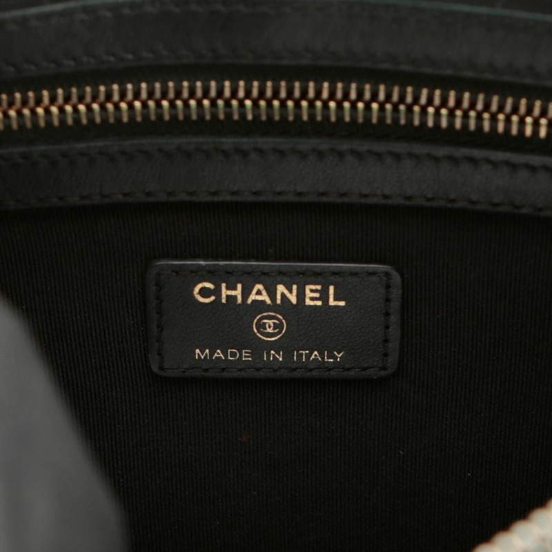 CHANEL Chevron Boy 新款中型手拿包 A84406-12