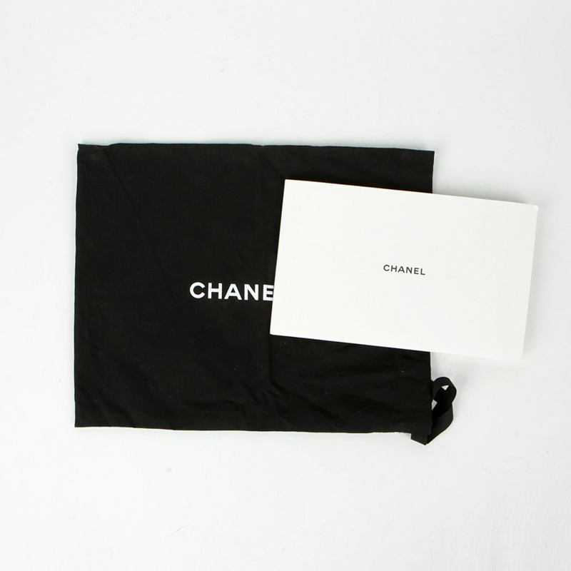 CHANEL 經典新款迷你肩背包-1
