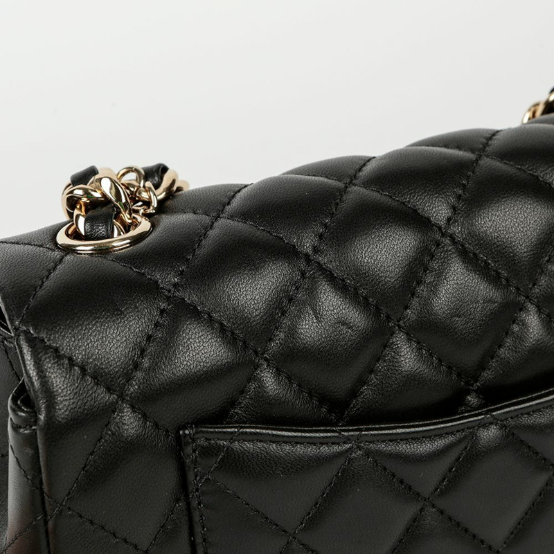 CHANEL 經典新款迷你肩背包-5