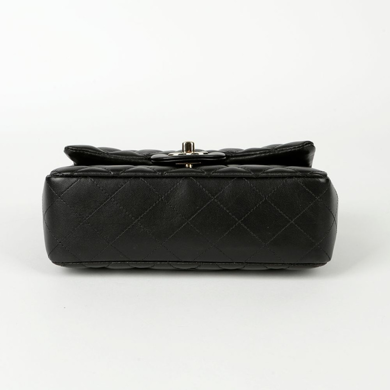 CHANEL 經典新款迷你肩背包-7