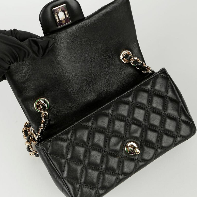 CHANEL 經典新款迷你肩背包-11
