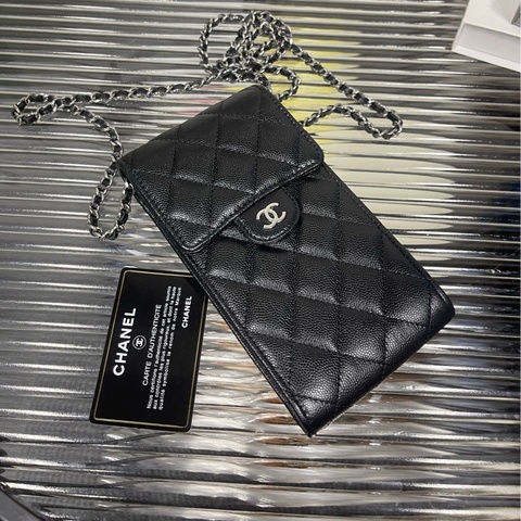 Chanel 黑銀荔枝紋牛皮 手機包 31開。