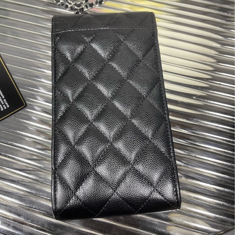 Chanel 黑銀荔枝紋牛皮 手機包 31開。-1