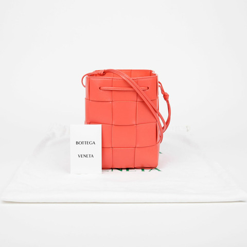 BOTTEGA VENETA 680218 卡附水桶小號肩斜背包