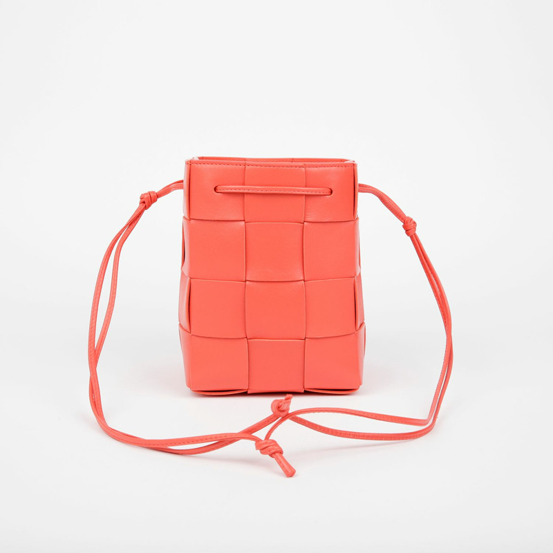 【包稅】BOTTEGA VENETA 680218 卡附水桶小號肩斜背包-2