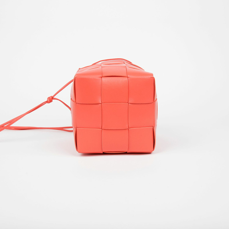 【包稅】BOTTEGA VENETA 680218 卡附水桶小號肩斜背包-4